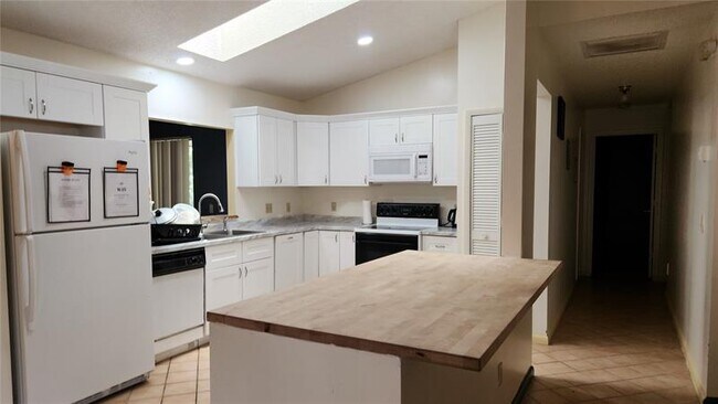 Foto del edificio - 2249 SE Melaleuca Blvd
