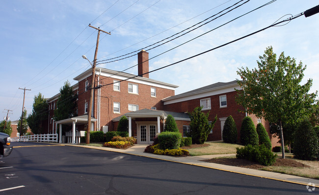 Foto del edificio - Patrick Henry Apartments