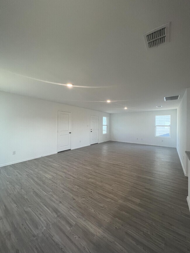 Building Photo - 5479 Daphne Path