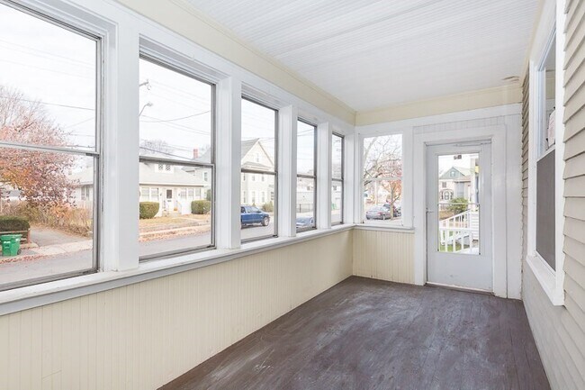 Foto del edificio - 103 Magoun Ave