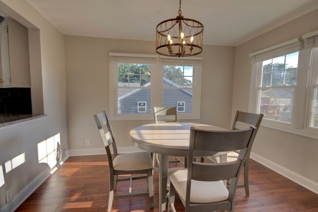 Building Photo - Cute 3 Bed Home