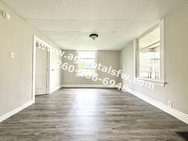 Building Photo - 3 Bedroom House