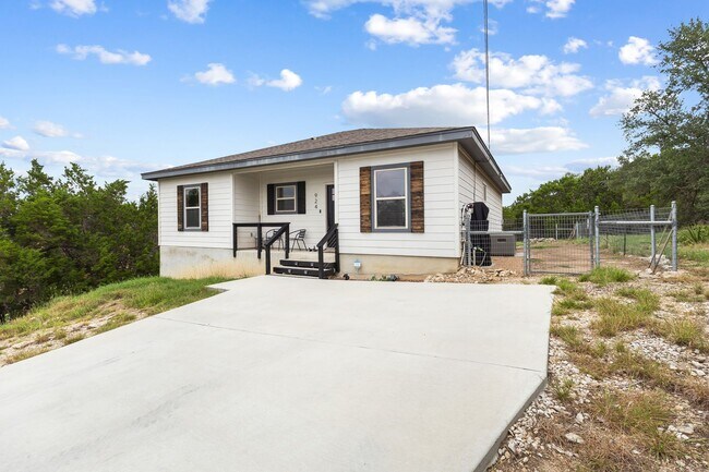 Building Photo - 3 Bedroom/2 Bath Scenic Heights Subdivision