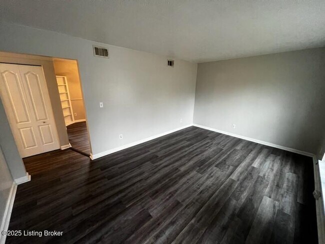 Foto del edificio - 5505 Baywood Dr