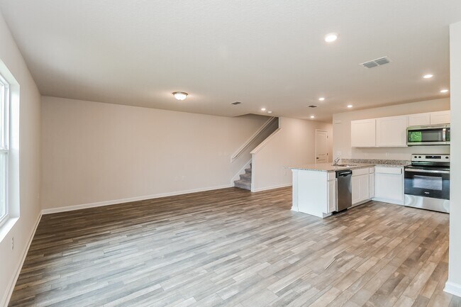 Foto del edificio - 45380 Red Brick Dr