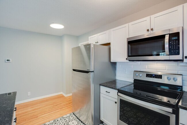 Building Photo - Lavrusik Properties 4316/4318 York Ave S