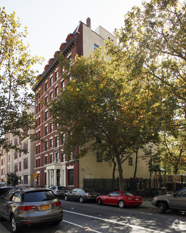302 E 20th St - True North Gramercy