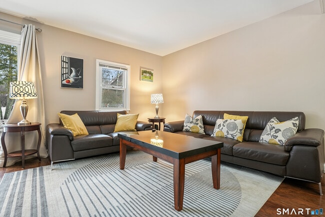 Building Photo - 62 Sherry Ln