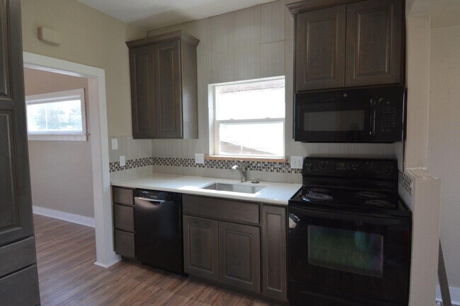 Kitchen with dishwasher, stove, microwave, refer. - 817 24th St