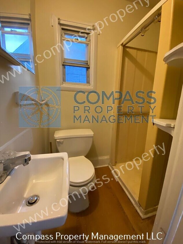 Building Photo - $750 - 2nd Floor Efficiency Apartment - Co...