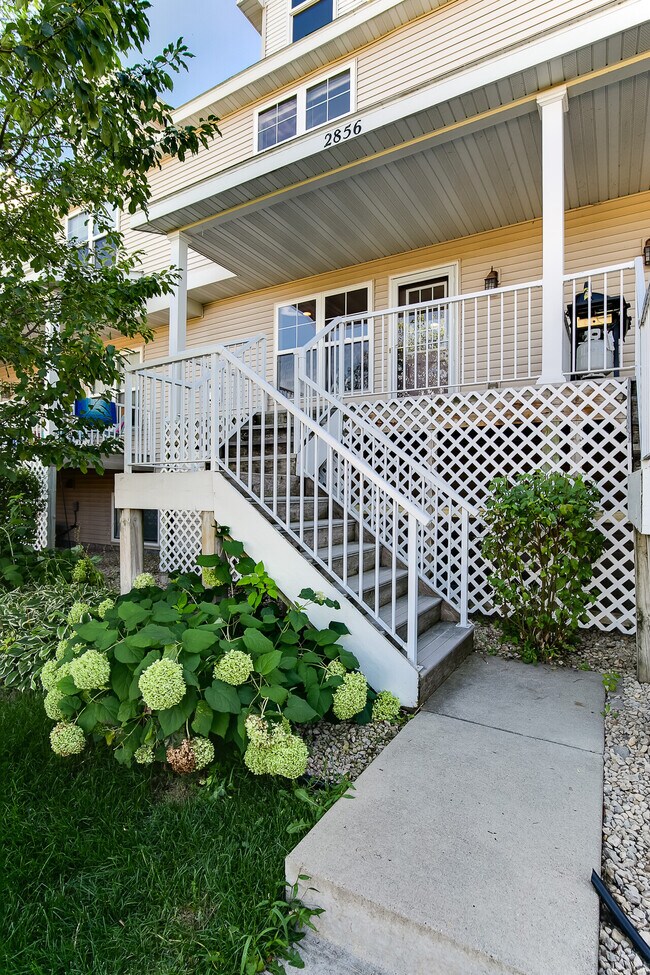 Building Photo - Clover Ridge