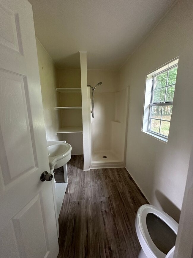 Building Photo - 4 Bed 2.5 Bath Brick House