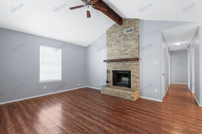 Building Photo - Cute 2/2 Duplex in Keller!