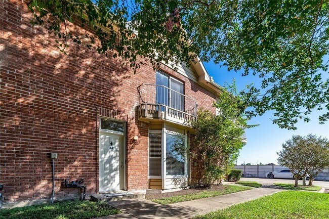 Foto del edificio - 8320 Wild Rose St