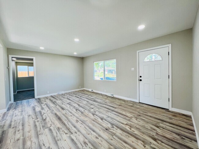 Building Photo - $0 DEPOSIT OPTION,FULLY REMODELED RANCH GE...