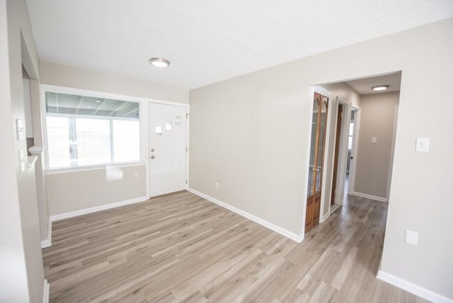 Building Photo - 9328 W Ridgewood Dr