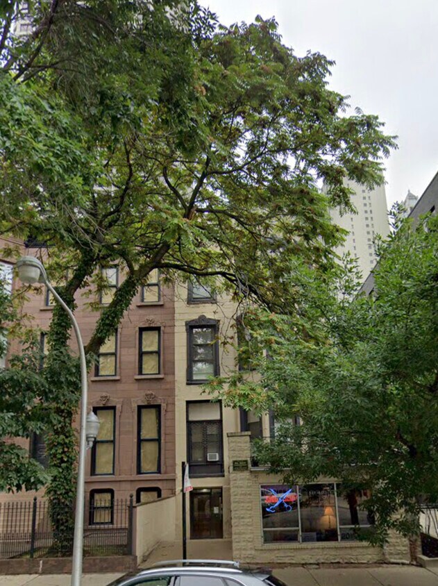 Primary Photo - 1021 N Dearborn St