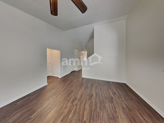 Foto del edificio - 419 Creekside Ln