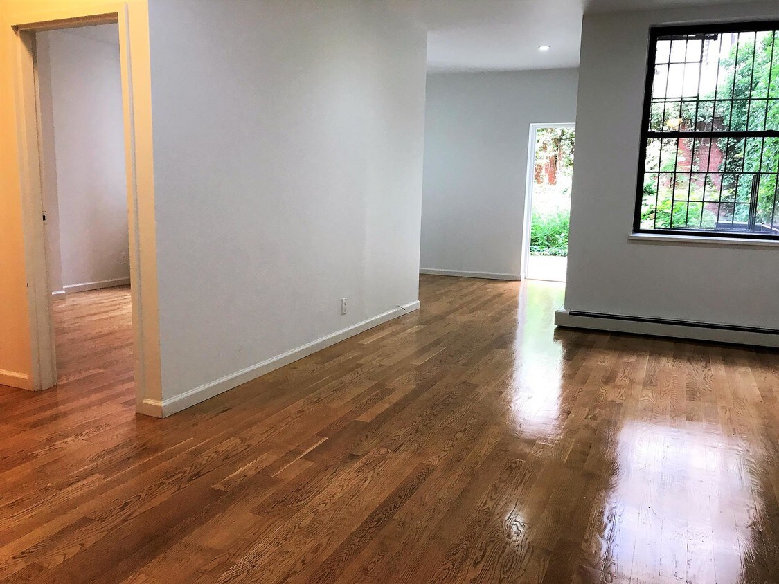 Foto del edificio - 529 W 49th St