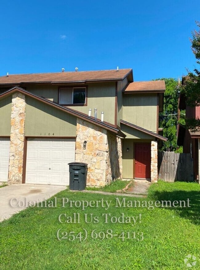 Building Photo - 1102 Royal Crest Dr
