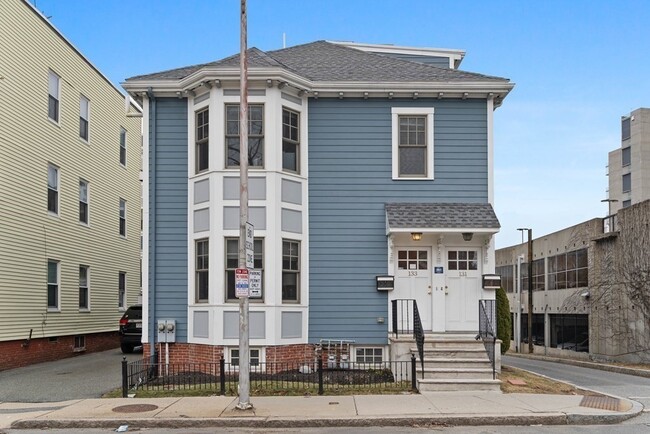 Foto del edificio - 131 Putnam Ave