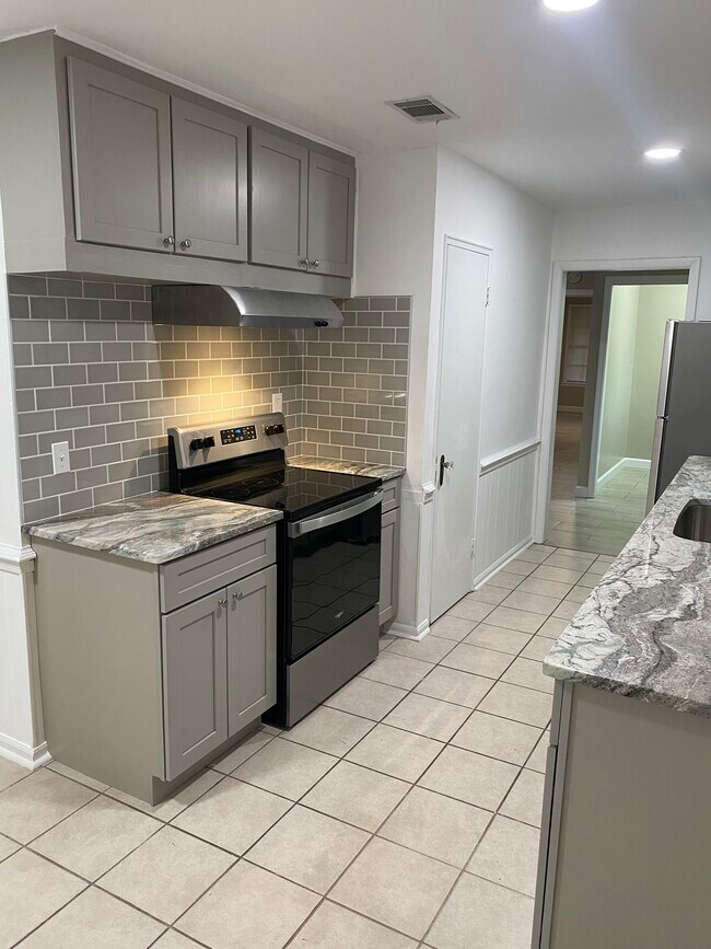 16 Calhoun Rd, Montgomery, AL 36109 Townhome Rentals in Montgomery AL