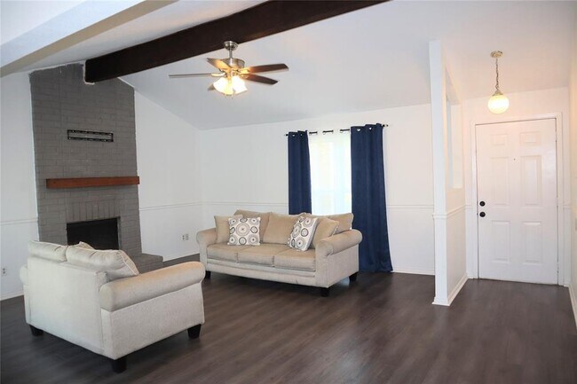 Foto del edificio - 1203 Rock Canyon Dr