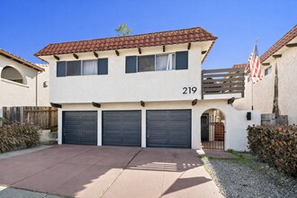 Building Photo - 219 Avenida Santa Barbara