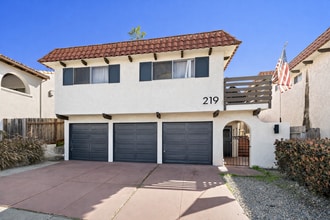Building Photo - 219 Avenida Santa Barbara