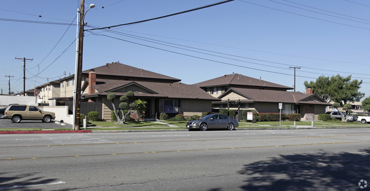 401 Knott - 401 S Knott