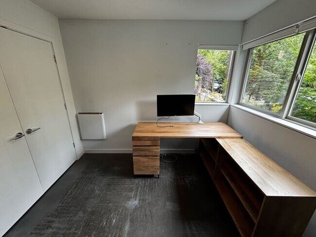 Building Photo - Modern Tri-Story in the heart of Capitol Hill