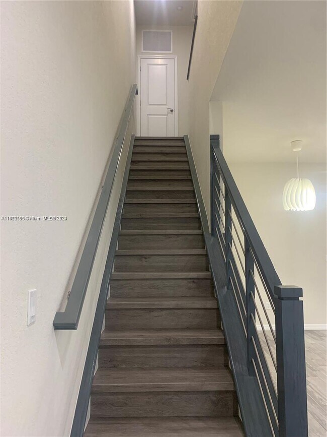 Foto del edificio - 1030 Eucalyptus Dr