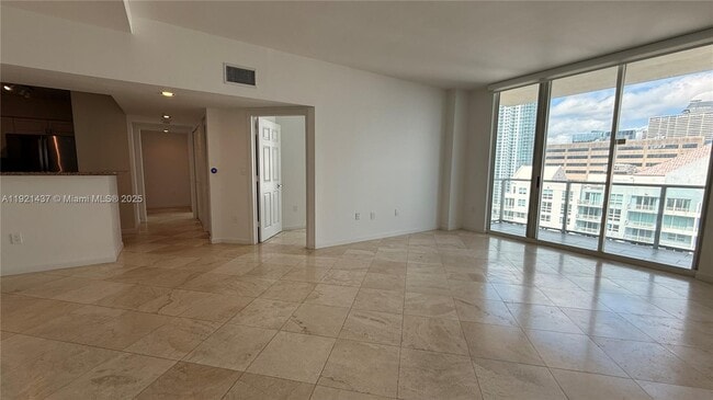 Building Photo - 1155 Brickell Bay Dr