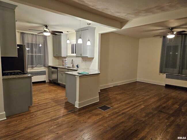 Foto del edificio - 2419 Middle Rd