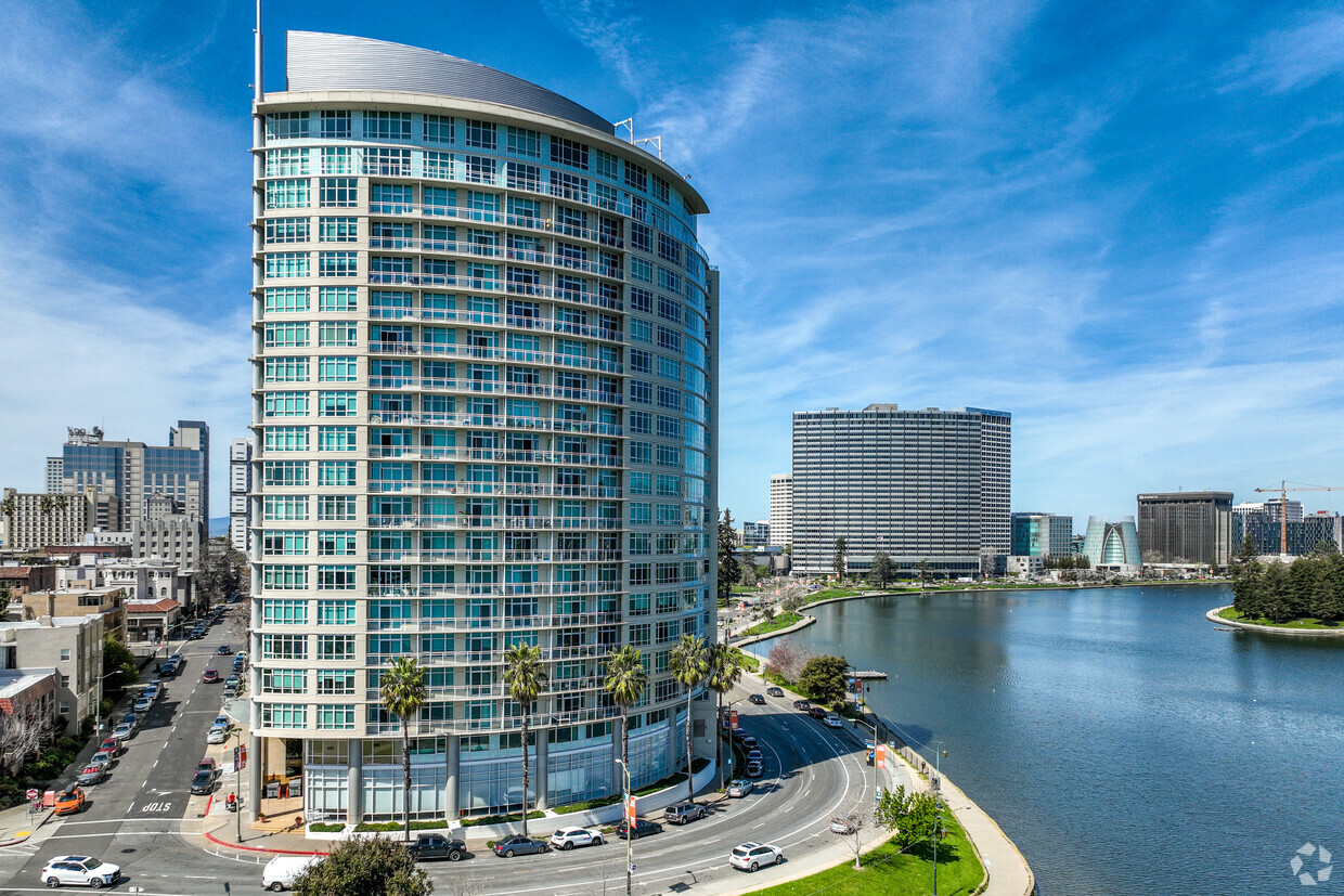 Western View - The Essex on Lake Merritt