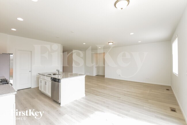 Building Photo - 14593 Normande Dr