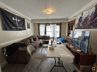 Building Photo - 9 Radnor Rd
