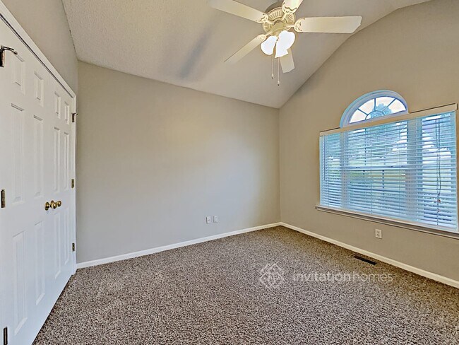 Foto del edificio - 129 Deerfield Dr