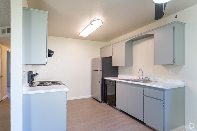 2BR, 2BA - 970SF with Hardwood Floor - PINE RIDGE