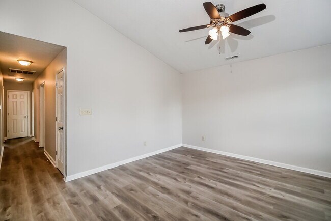 Building Photo - 12727 Roan Ln
