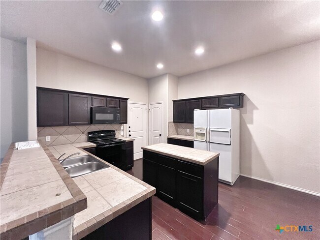 Foto del edificio - 565 Creekside Cir