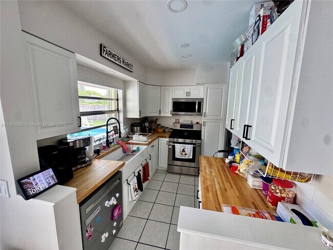 Foto del edificio - 9955 SW 214th St