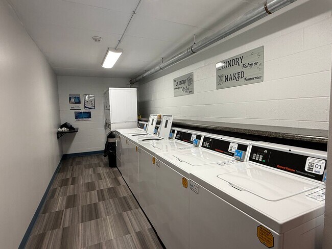 Building Photo - Beaver Plaza-104