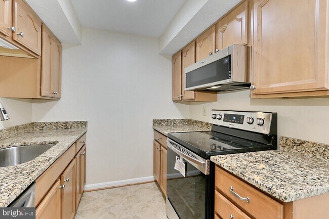 Building Photo - 10943 Harpers Square Ct