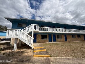 Building Photo - 1850 S Park Ave