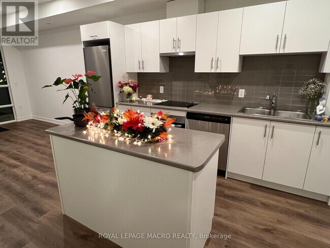 Building Photo - 461 Green Rd