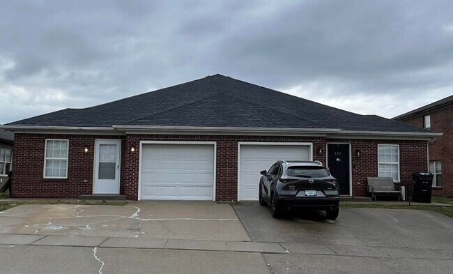 Foto del edificio - 601 Sherard Cir