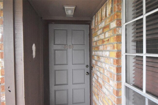 Foto del edificio - 9606 Riverside Lodge Dr