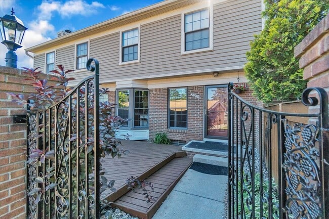 Building Photo - 22224 Edgewater