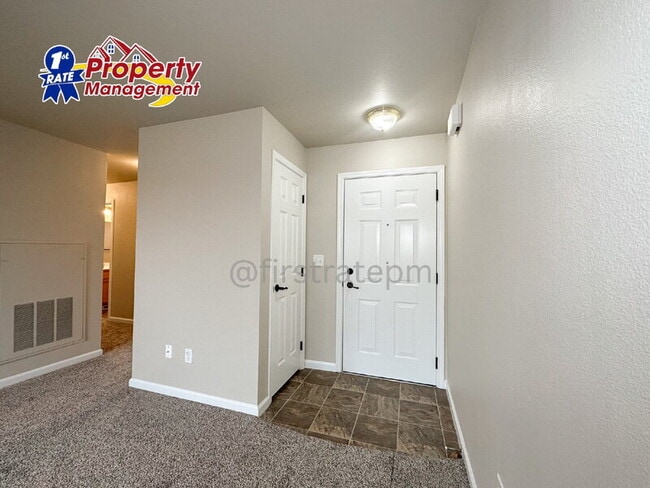 Building Photo - 10134 W Garverdale Ln